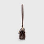 Petit sac porté épaule Ciara – Sac à rabat en cuir marron foncé avec bandoulière