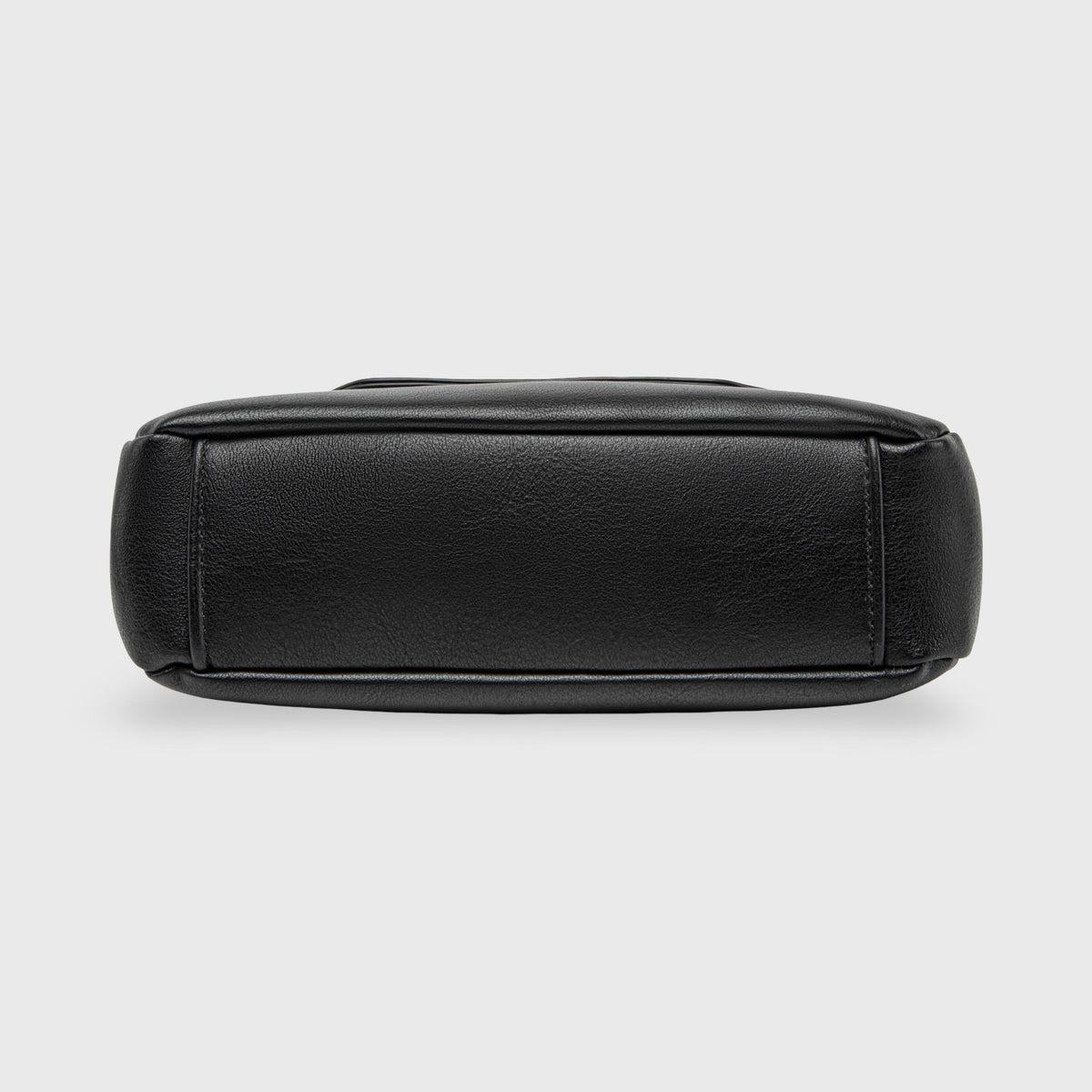 Petit sac porté épaule Ciara – Sac à rabat en cuir noir avec bandoulière