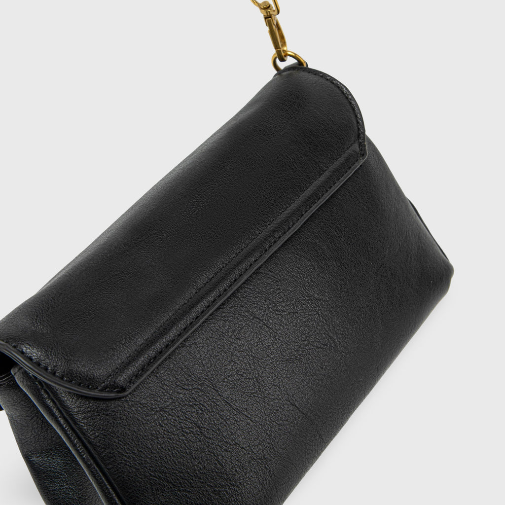 Petit sac porté épaule Ciara – Sac à rabat en cuir noir avec bandoulière