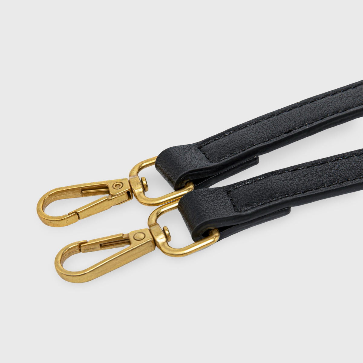 Petit sac porté épaule Ciara – Sac à rabat en cuir noir avec bandoulière