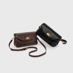 Petit sac porté épaule Ciara – Sac à rabat en cuir marron foncé avec bandoulière