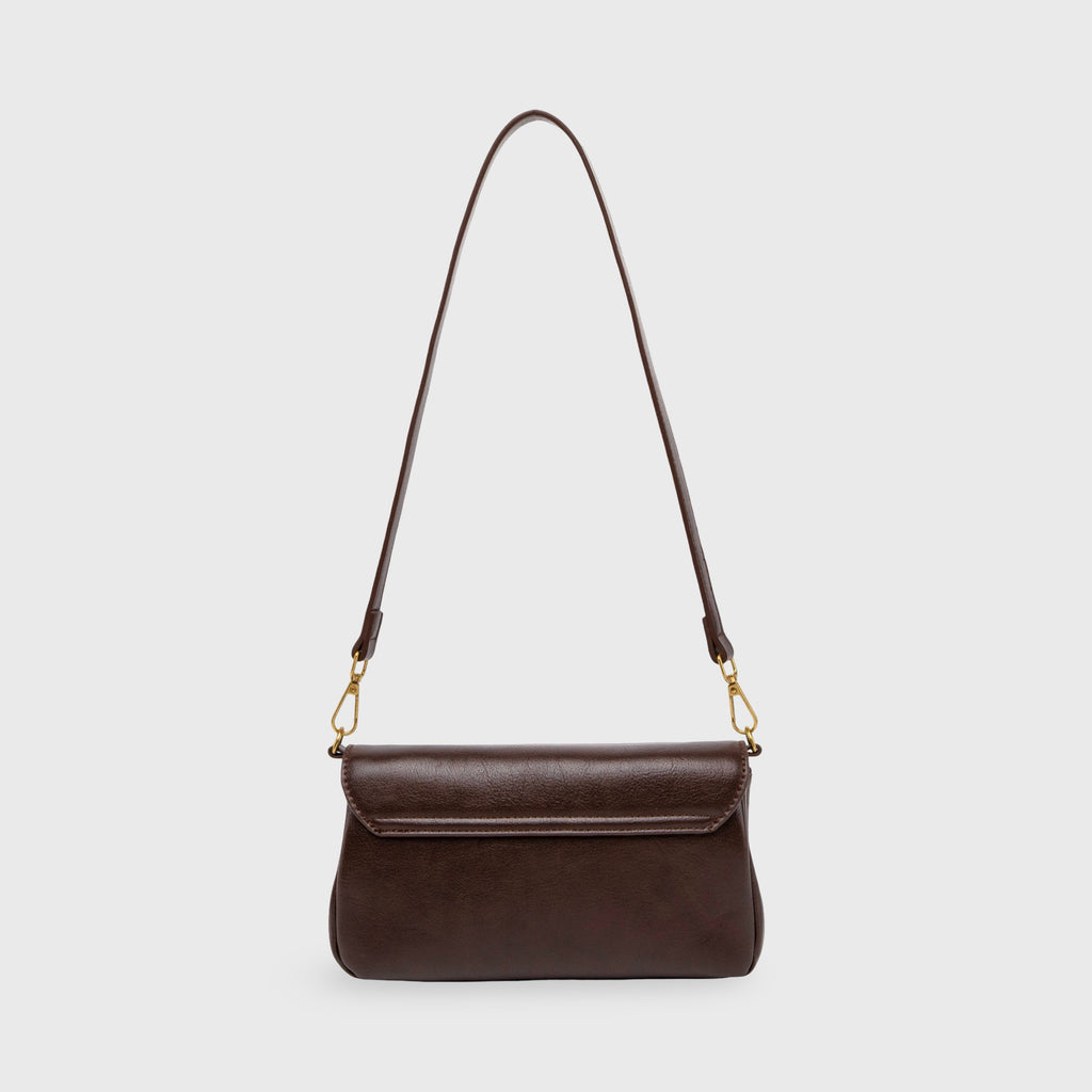 Petit sac porté épaule Ciara – Sac à rabat en cuir marron foncé avec bandoulière