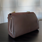 Sac à main à anse supérieure en cuir véritable Ciara – Sac porté épaule en daim marron foncé