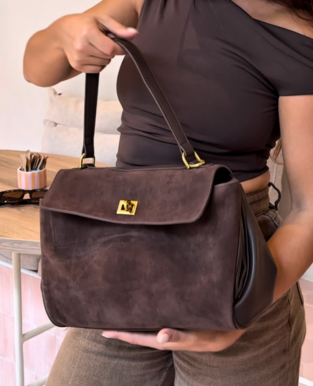 Sac à main à anse supérieure en cuir véritable Ciara – Sac porté épaule en daim marron foncé